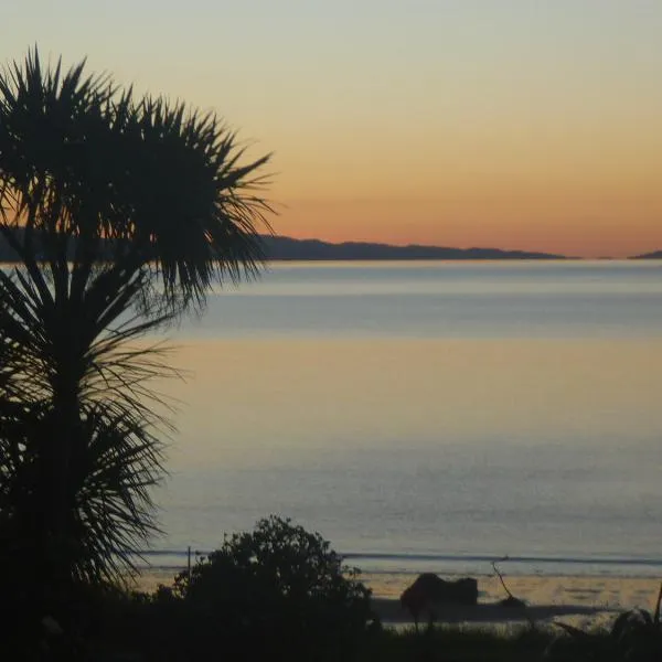 Pohutukawa Coast BnB, hotel di Tapu