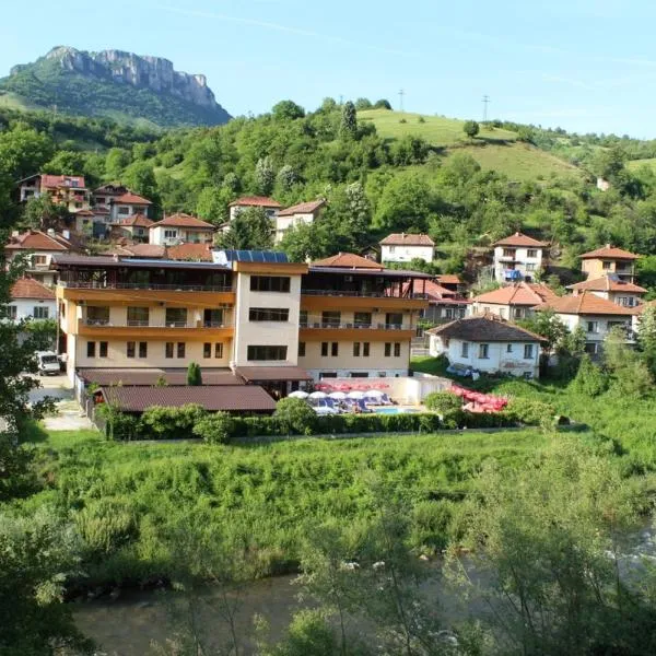 Family Hotel Enica, ξενοδοχείο σε Teteven