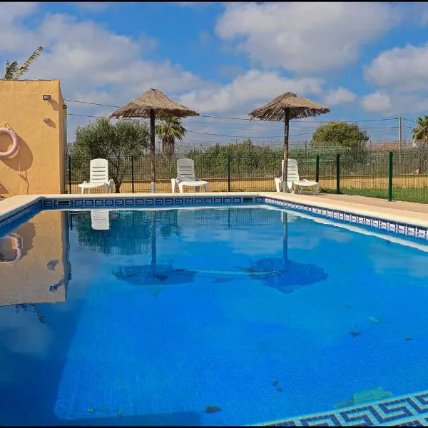 Bungalow en complejo II, hotell i Chiclana de la Frontera