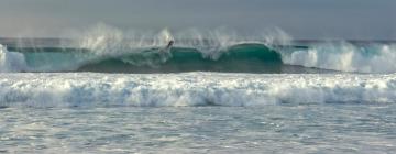 Hotelek a Banzai Pipeline hullámtörő közelében