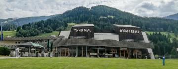 Hoteles cerca de Thermal Römerbad