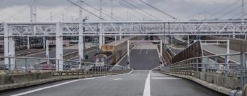 Viesnīcas tuvumā vietai dzelzceļa stacija Eurotunnel