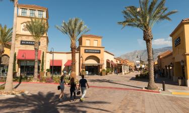 Hoteller i nærheden af Desert Hills Premium Outlets