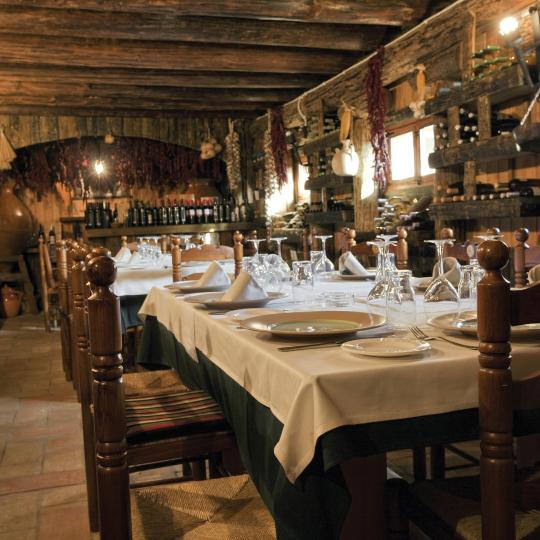 Restaurantes de montaña tradicionales en “bordas”