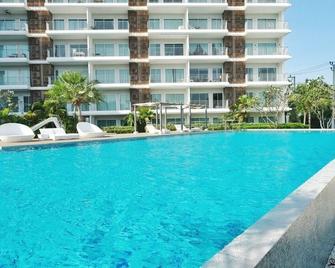 The Sea Condominium A22 - Pran Buri - Bazén