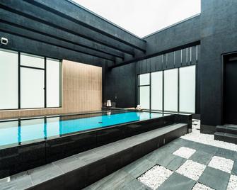 Candeo Hotels Fukuoka Tenjin - Fukuoka - Pool