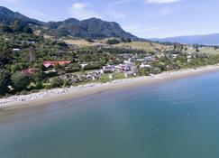 Pohara Beach Top 10 Holiday Park - Takaka - Beach