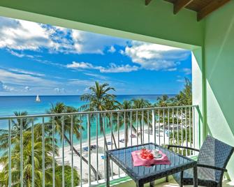 Coconut Court Beach Hotel - Bridgetown - Balkon