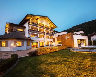 Superior Hotel Alpenhof - Flachau - Gebäude