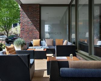 Renaissance Hamburg Hotel - Hamburg - Patio