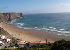 Renovated Downstairs Apartment close to the best beaches on Algarve West Coast - Aljezur - Spiaggia