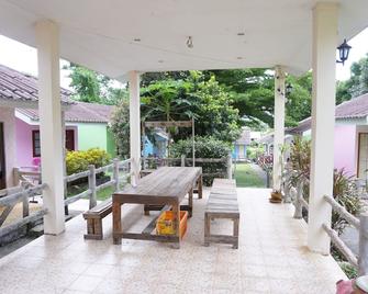 Dahla House Ranong - Ranong - Patio