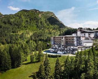 Falkensteiner Family Hotel Sonnenalpe - Hermagor - Budova