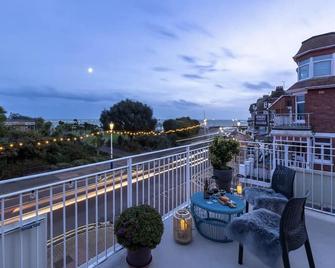 The New England - Eastbourne - Balcony