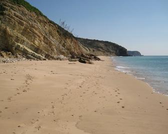 Apartment by the sea, terrace with sea view and garden terrace in Salema - Salema - Beach