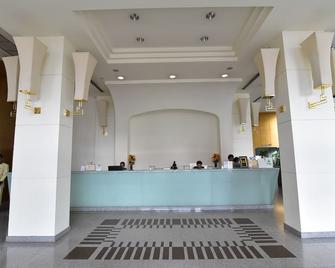 New Season Hotel - Hat Yai - Front desk