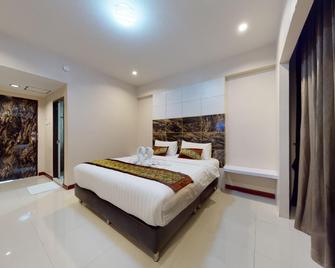 Laemthong Hotel - Hat Yai - Bedroom