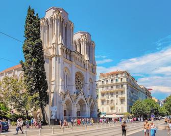 Hôtel Du Centre, Un Hôtel Ammi - Niza - Edificio