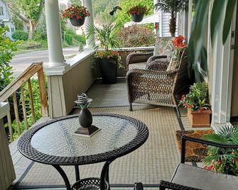 Your own private oasis in Niagara Falls, Ontario Canada - Niagara Falls - Balcony