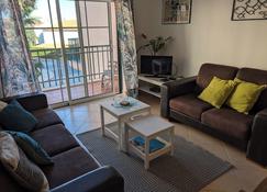 Superb 3-bedroom Apartment In Lovely Seaside Village Of Praia Da Luz - Praia da Luz - ห้องนั่งเล่น