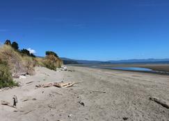 Lansdowne Estuary Retreat - Takaka - Beach