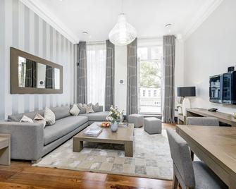 130 Queen's Gate Apartments - London - Living room