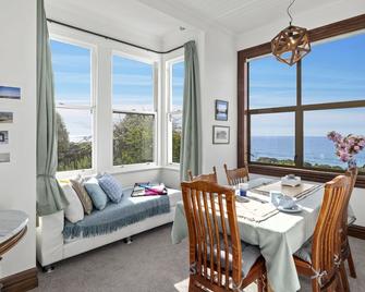 The Professor's Beach House - Brighton Home - Mosgiel - Dining room