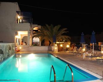 Aretousa Villas - Perissa - Pool