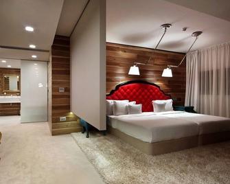 Graffit Gallery Design Hotel - วาร์นา - ห้องนอน