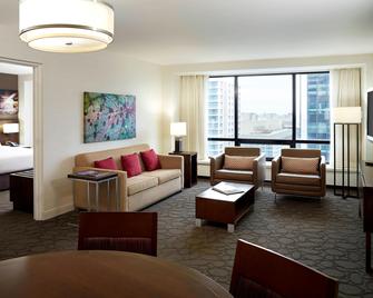 Delta Hotels by Marriott Ottawa City Centre - Ottawa - Ruang tamu