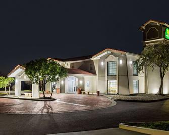 La Quinta Inn by Wyndham San Antonio Lackland - San Antonio - Building