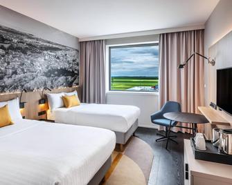 Courtyard by Marriott Prague Airport - Prague - Bedroom