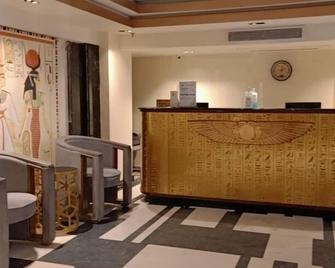 Pharaohs Hotel - Giza - Front desk