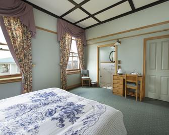 Okoroire Hot Springs Hotel - Tirau - Bedroom