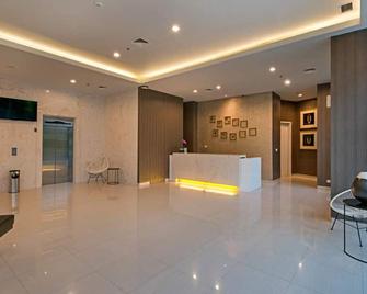 Whiz Prime Hotel Hasanuddin Makassar - Kota Makassar - Resepsionis