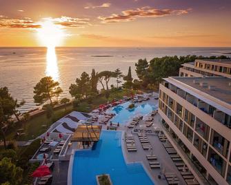 Hotel Parentium Plava Laguna - Poreč - Piscina