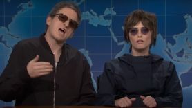 Noel Gallagher (James Austin Johnson) and Liam Gallagher (Sarah Sherman) as Oasis on SNL