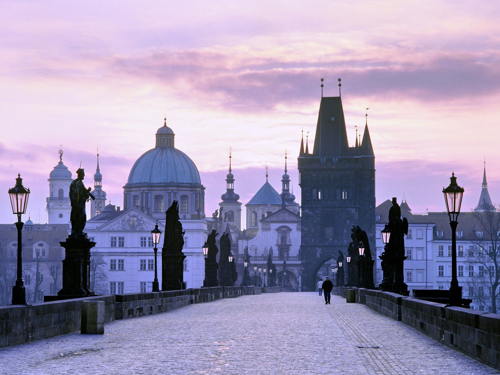 Charles_Bridge_Prague_Wallpaper.jpg?m=1399676400.