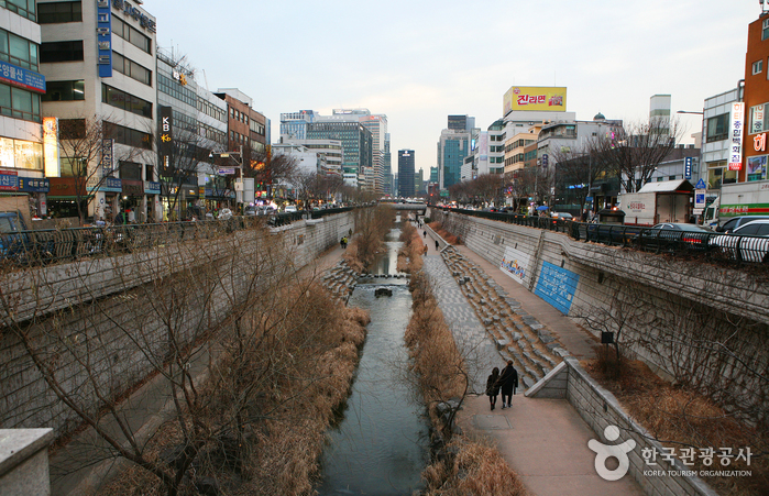 Cheonggyecheon.