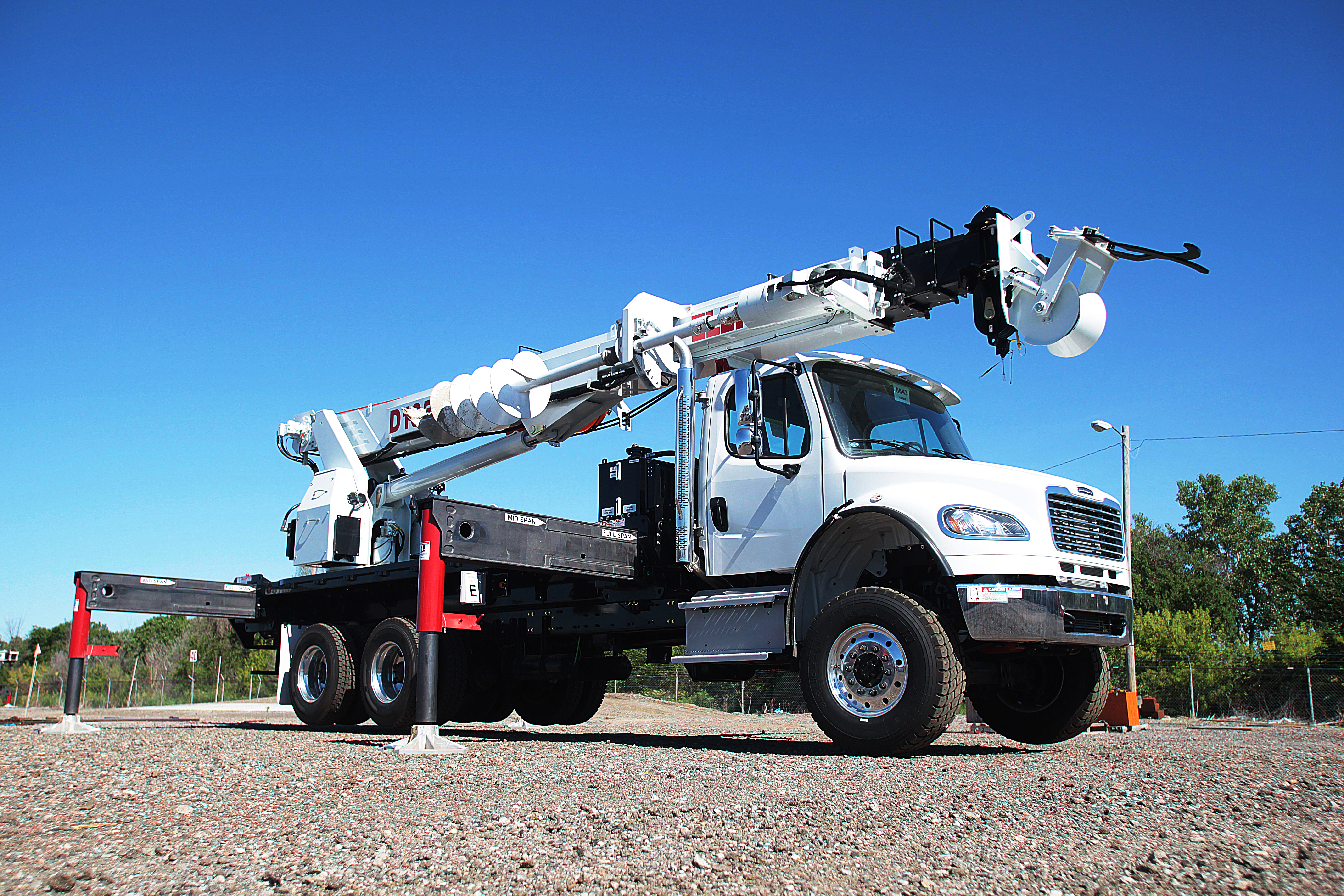 D115 Transmission Digger Derrick.