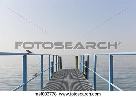 Pictures of Switzerland, Waadt, Lake Geneva, landing stage and two.