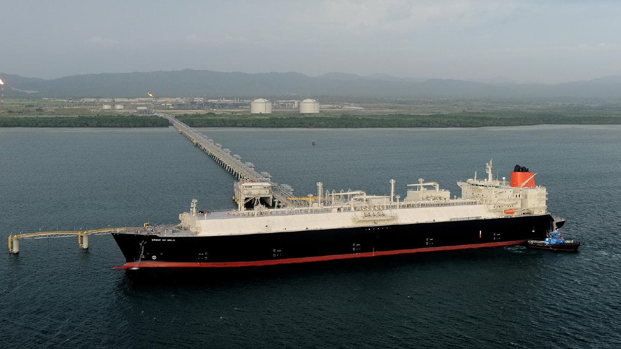 PNG government gives green light to Papua LNG project.