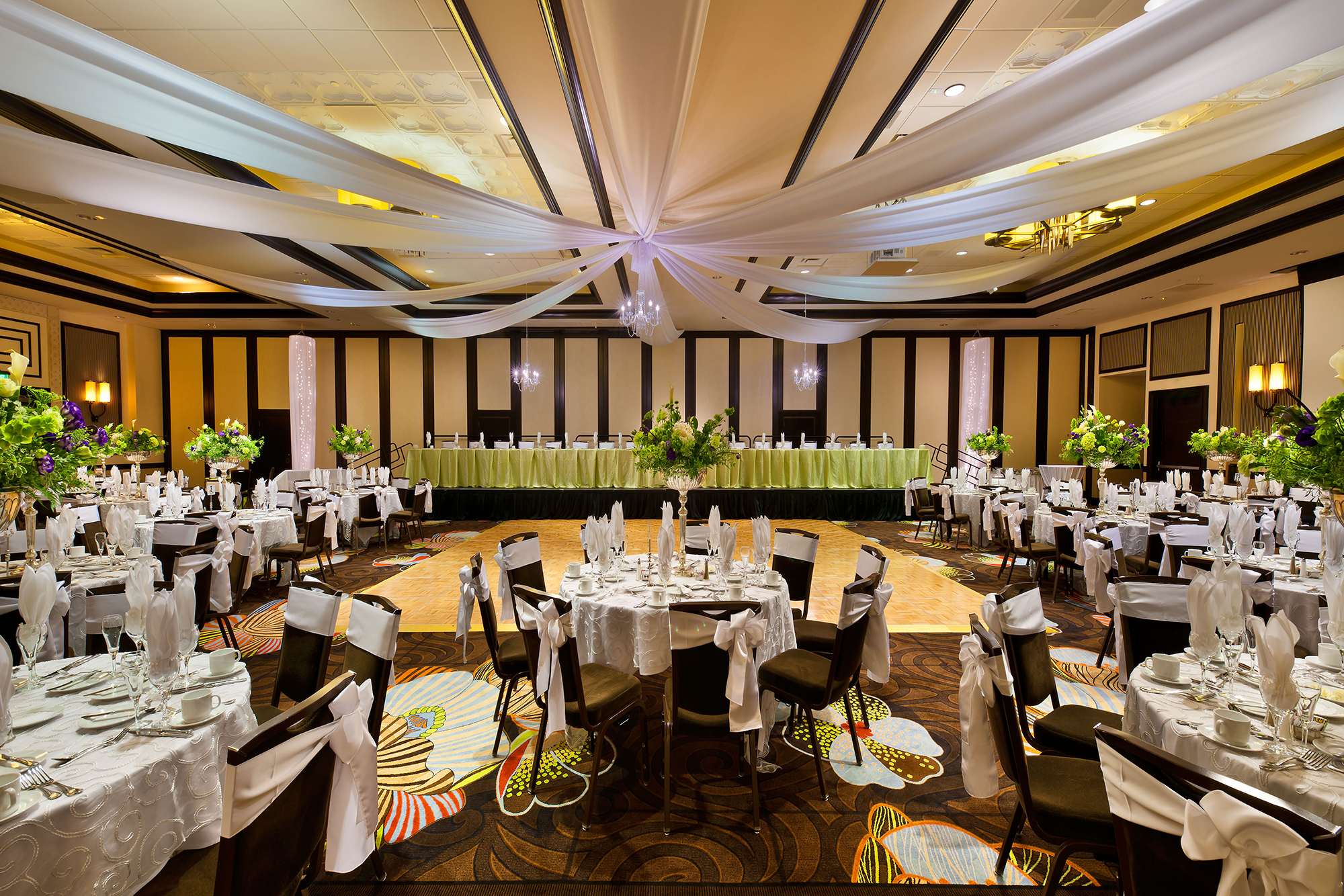 A Large Room With Tables Set For A Meal