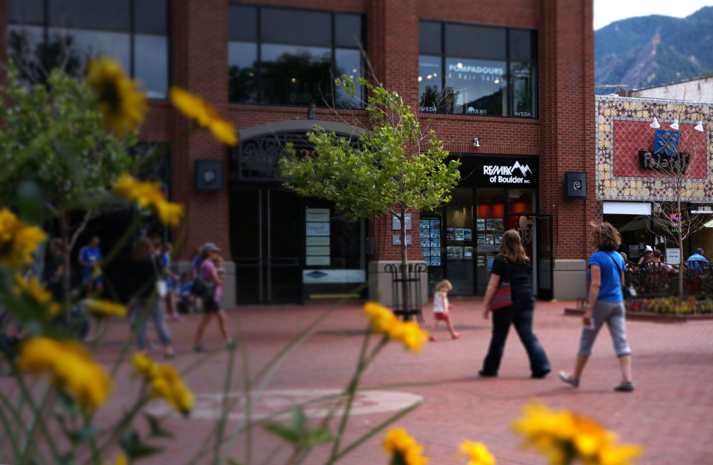 RE/MAX signage at their downtown Boulder office