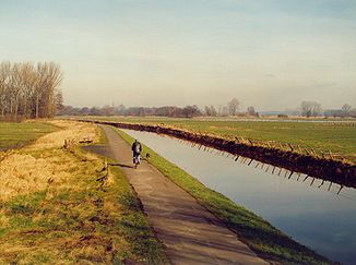 Die begradigte Pinnau oberhalb von Pinneberg