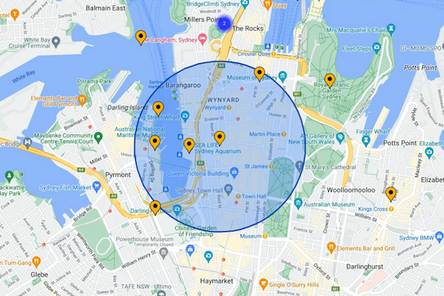 黄色のマーカーと地図上に青い半透明の円が重ねて表示された地図