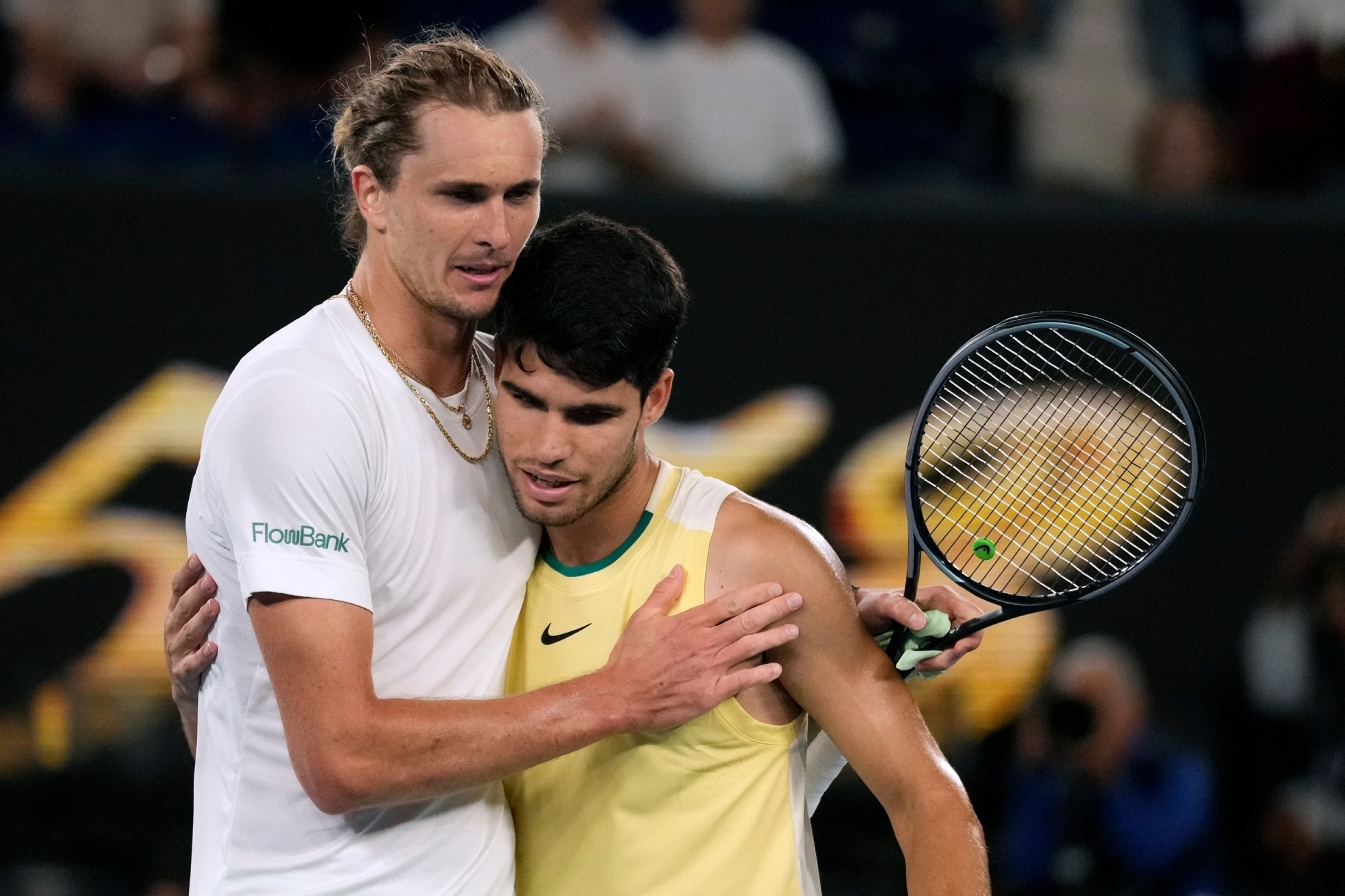 Zverev y Alcaraz se abrazan en la red