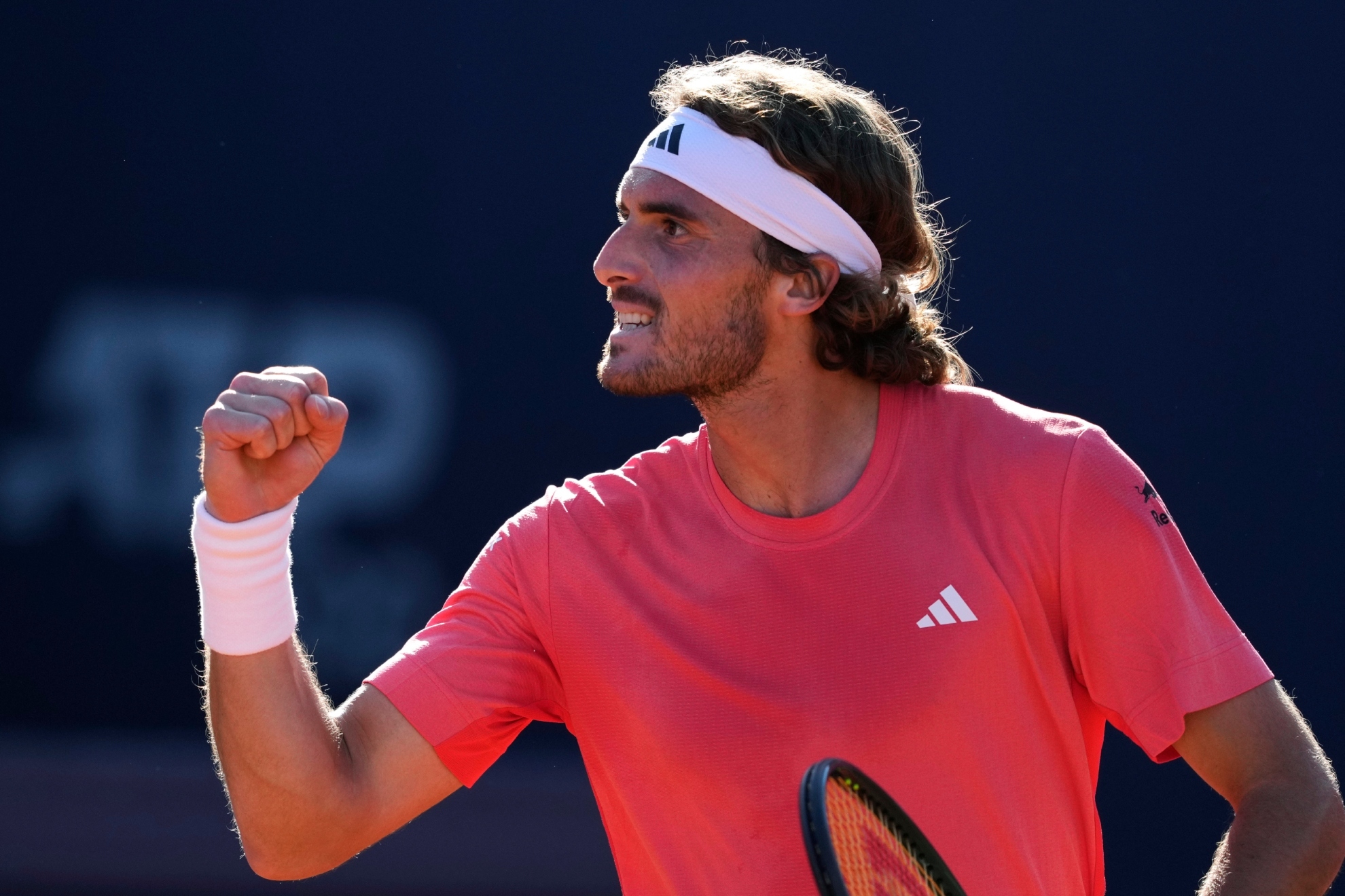 Tsitsipas levanta el puo