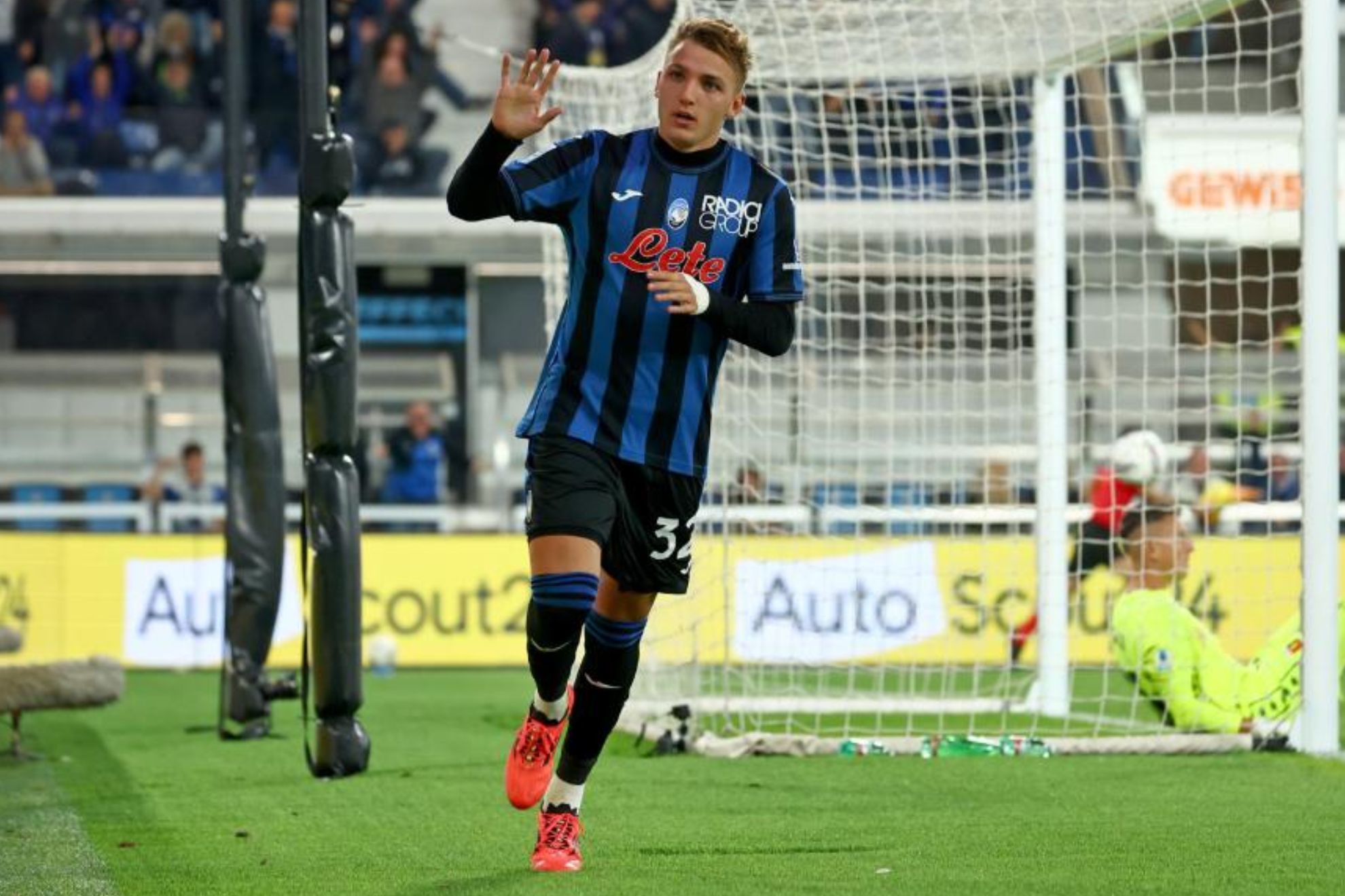 Retegui, celebrando uno de sus goles contra el Genoa