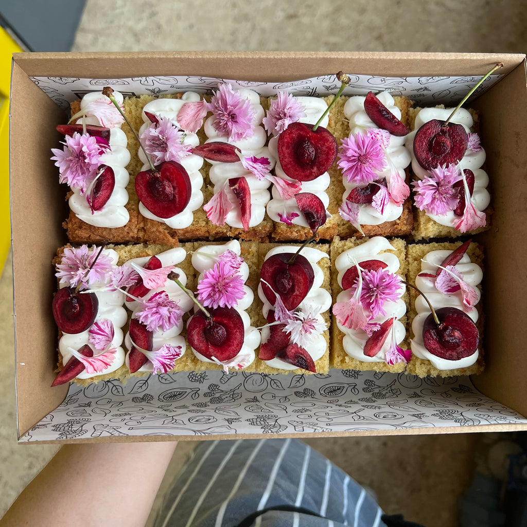 12+ Wedding Rosette Cake